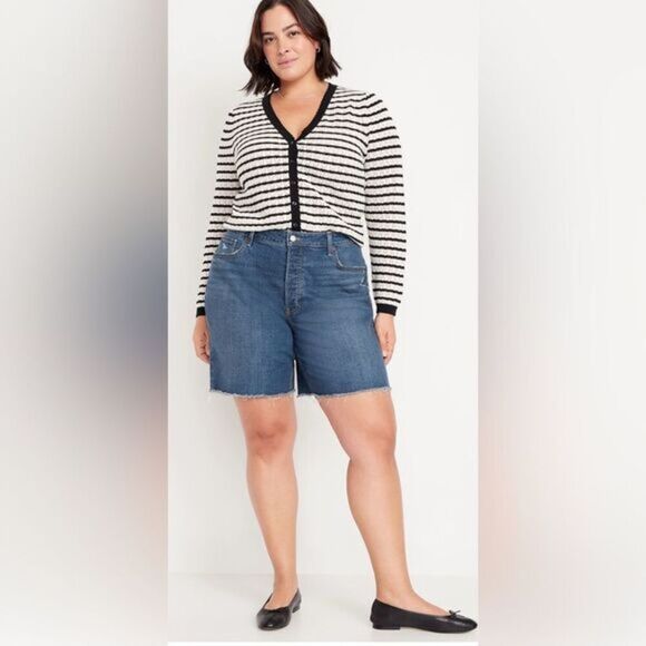 NWT Old Navy Plus Size Curvy O G Straight High Rise Cut Off Denim Shorts Size 28 - Picture 1 of 10
